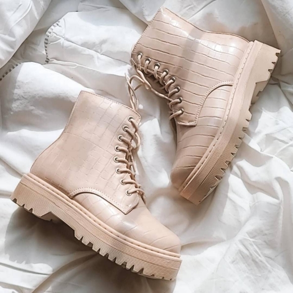 🆕The Nude collection//Nude croc print combat boot - Picture 2 of 5